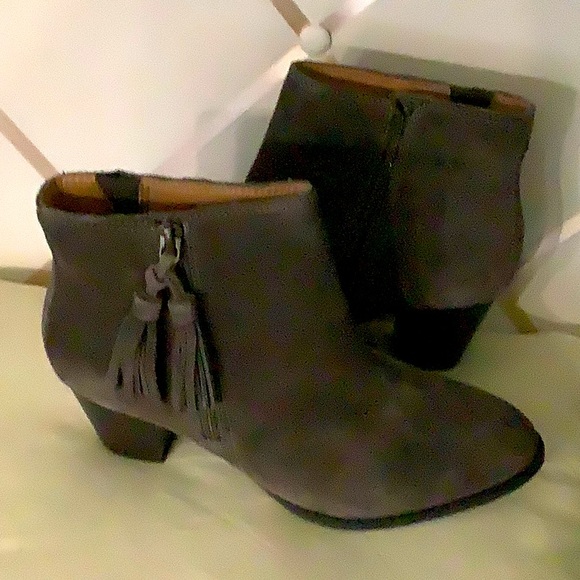 Vionic, suede bootie - Picture 1 of 4